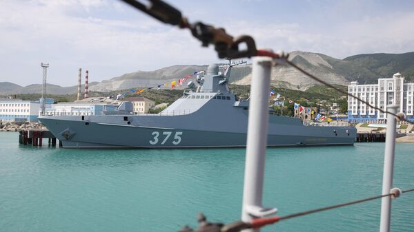 Патрульный корабль проекта 22160 Дмитрий Рогачев на Новороссийской военно-морской базе