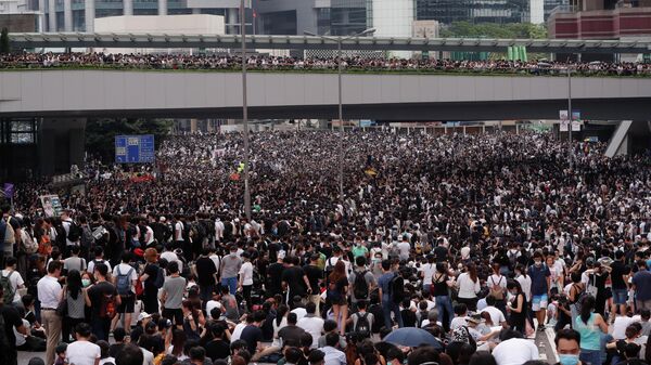 Акция протеста жителей Гонконга против поправок к закону об экстрадиции