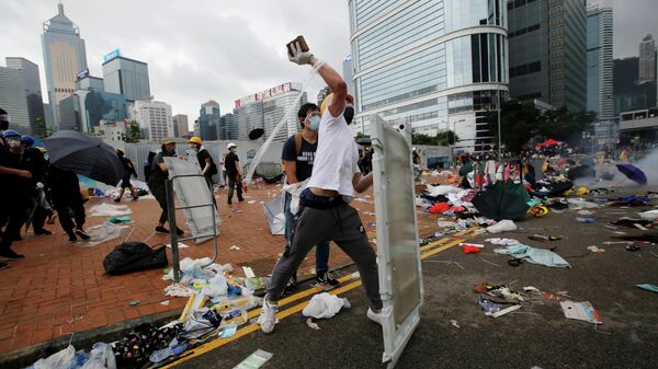 Акция протеста жителей Гонконга против поправок к закону об экстрадиции. 12 июня 2019 