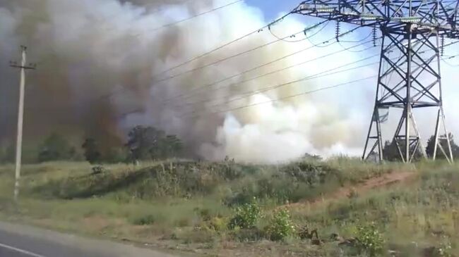 Стоп-кадр видео пожара возле железнодорожной станции Курумоч в Самарской области. 12 июня 2019