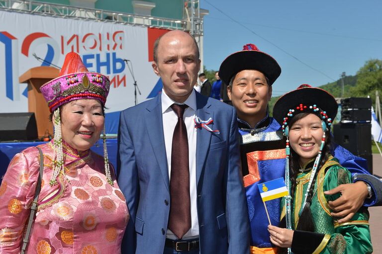 Олег Хорохордин поздравляет жителей региона с Днем России Олег Хорохордин поздравляет жителей региона с Днем России