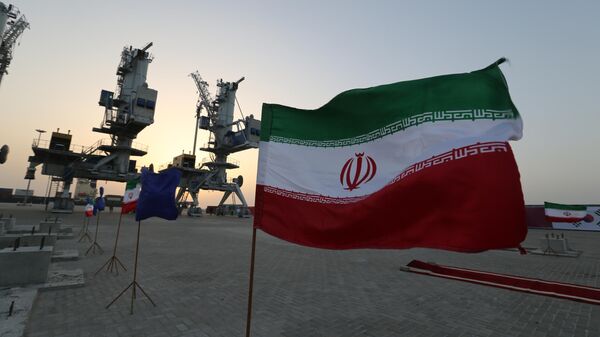 Иранские флаги в порту Шахид-Бехешти в Оманском заливе