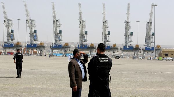 Сотрудники службы безопасности порта Шахид-Бехешти в Оманском заливе 