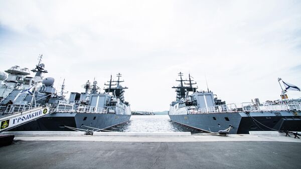 Корветы Тихоокеанского флота Громкий и Совершенный у причала Владивостока. 13 июня 2019
