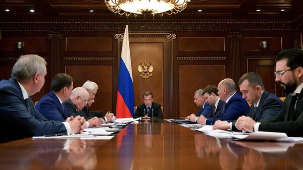 Дмитрий Медведев проводит совещание по вопросу О финансово-экономическом состоянии государственной корпорации Роскосмос и ее подведомственных организаций. 13 июня 2019