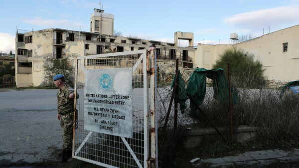 Миротворец у ворот буферной зоны ООН на Кипре