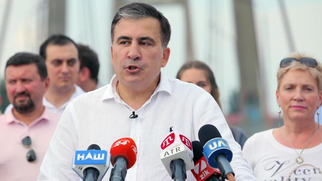 Лидер политической партии Движение новых сил Михаил Саакашвили  на пресс-конференции на Рыбальском мосту в Киеве. 13 июня 2019