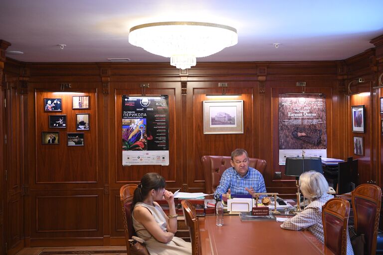 Генеральный директор Большого театра Владимир Урин во время интервью корреспонденту РИА новости