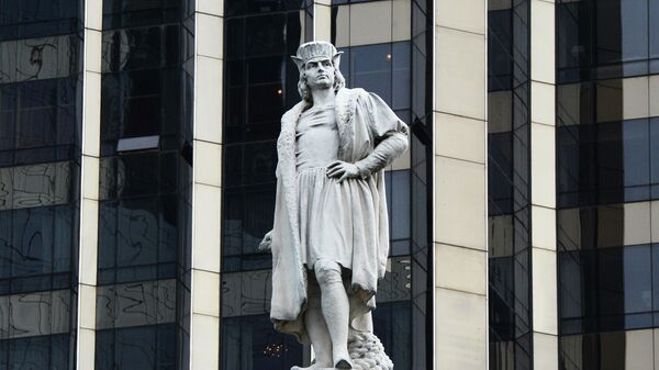 Памятник Христофору Колумбу  на площади Коламбус-серкл в Нью-Йорке