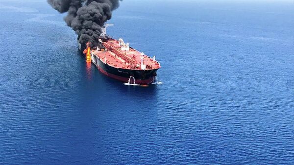 Пробирка Помпео. США обвинили Иран в атаке на танкеры