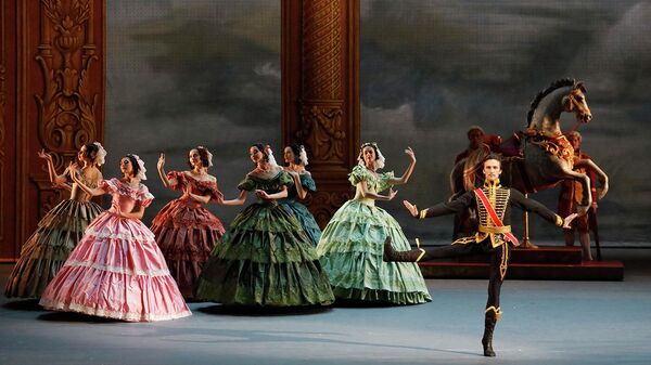 Премьера балета Парижское веселье