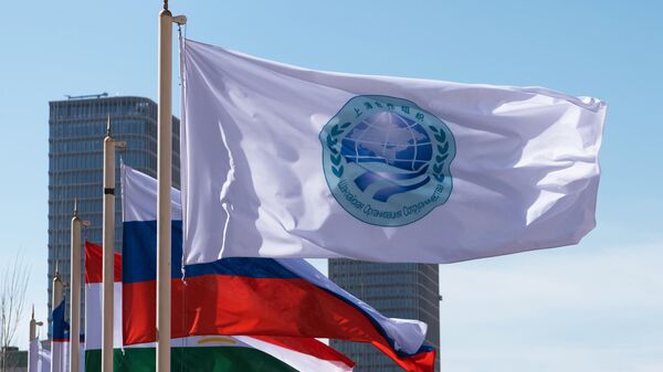 Флаг Шанхайской организации сотрудничества и флаги стран — участниц ШОС