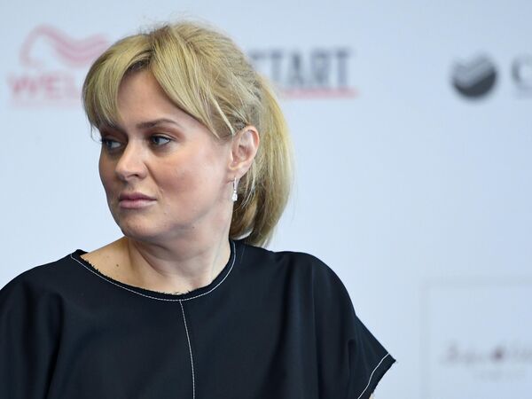 Председатель жюри конкурса Кинотавр. Короткий метр, киноактриса, продюсер и телеведущая Анна Михалкова во время пресс-конференции фильма режиссера Анны Пармас Давай разведемся в рамках 30-го Открытого фестиваля российского кино Кинотавр Председатель жюри конкурса Кинотавр. Короткий метр, киноактриса, продюсер и телеведущая Анна Михалкова во время пресс-конференции фильма режиссера Анны Пармас Давай разведемся в рамках 30-го Открытого фестиваля российского кино Кинотавр