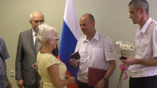 В Ростовскую область за гражданством РФ: жителям Донбасса вручили паспорта