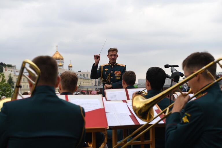 Программа Военные оркестры в парках