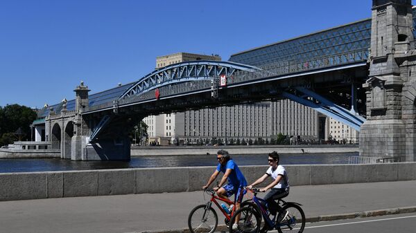 Пешеходный Пушкинский мост в Москве