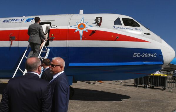Российский самолет-амфибия Бе-200ЧС, разработанный ТАНТК имени Г. М. Бериева и производимый на Иркутском авиационном заводе, представленный на международном аэрокосмическом салоне Paris Air Show 2019 во Франции