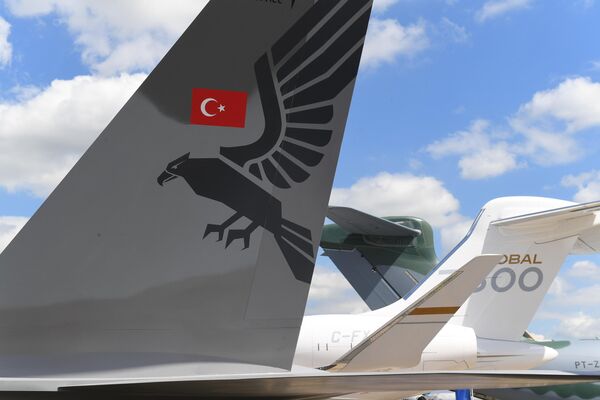 Полноразмерный макет новейшего турецкого истребителя пятого поколения TF-X на международном аэрокосмическом салоне Paris Air Show 2019 во Франции