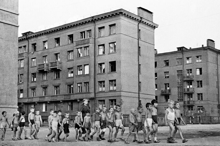 Дети на улицах города. Москва, 23 июня 1941 год