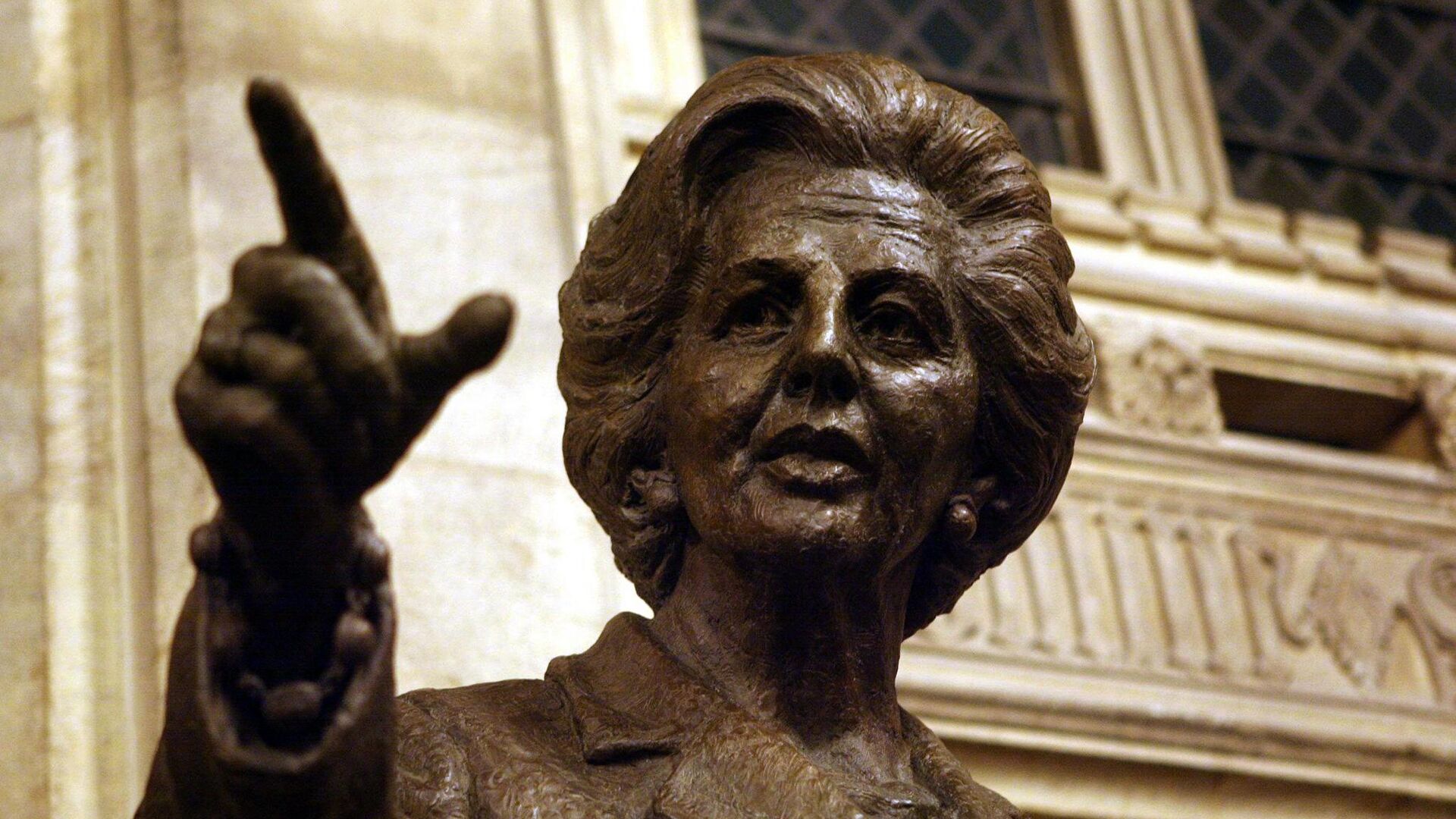 Статуя Маргарет Тэтчер в Вестминстерском дворце в Лондоне  - РИА Новости, 1920, 24.10.2022