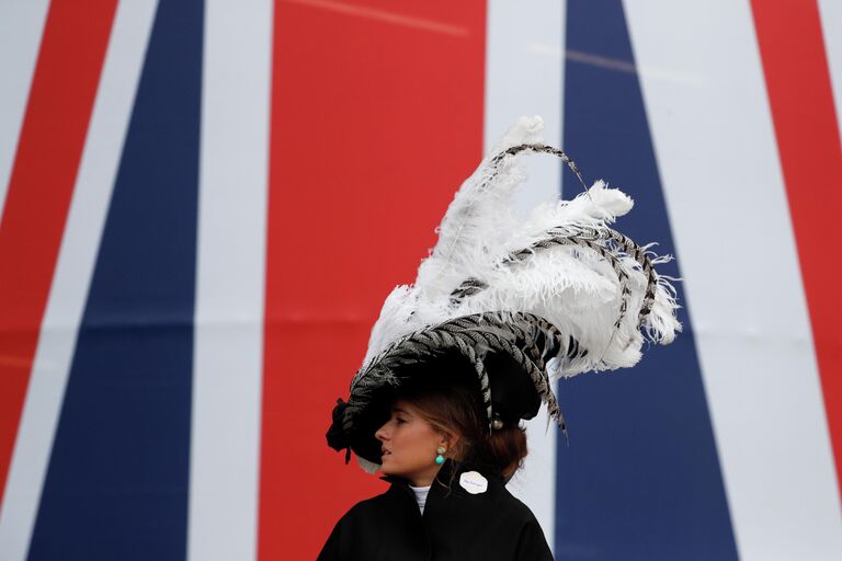 Посетительница королевских скачек Royal Ascot