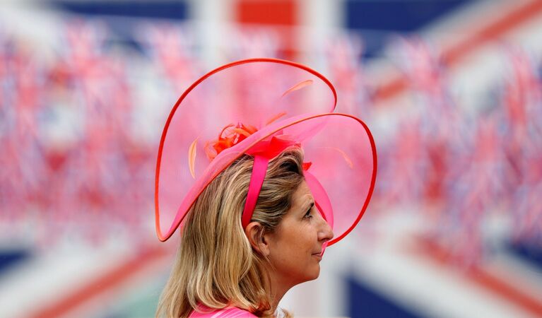 Посетительница королевских скачек Royal Ascot