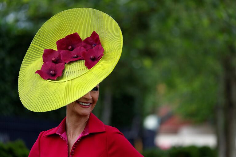 Посетительница королевских скачек Royal Ascot