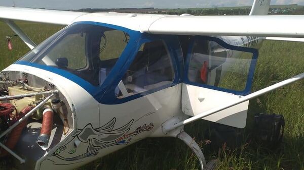 Легкомоторный самолет удачно сел в башкирском поле после проблем с двигателем. 19 июня 2019