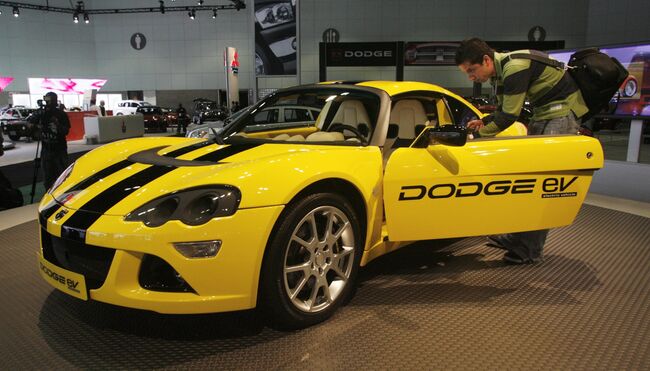 Chrysler LLC's Dodge EV на международном автосалоне в Лос-Анджелесе 