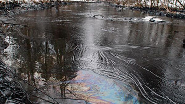 Очередной разлив нефти произошел на нефтепроводе в Пермском крае