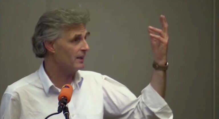 Немецкий профессор биологии Ульрих Кучера