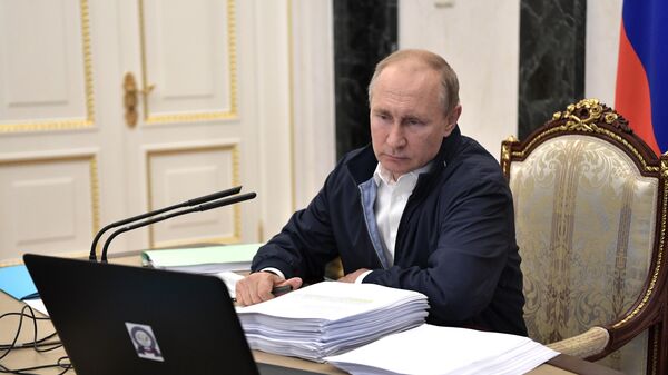 . Президент РФ Владимир Путин проводит совещание в рамках подготовки ежегодной специальной программы Прямая линия с Владимиром Путиным. 19 июня 2019