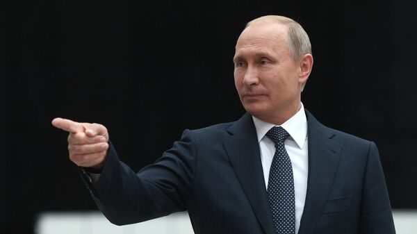 Президент РФ Владимир Путин отвечает на вопросы журналистов после ежегодной специальной программы Прямая линия с Владимиром Путиным в Гостином дворе