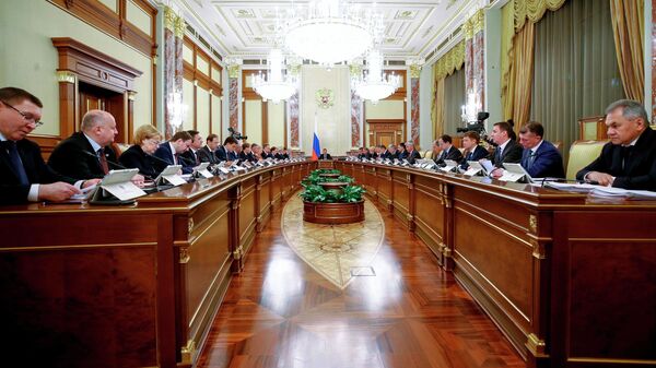 Председатель правительства РФ Дмитрий Медведев проводит совещание с членами кабинета министров РФ