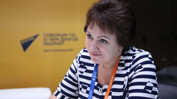 Член Комитета Совета Федерации по социальной политике Елена Бибикова на стенде  радио Sputnik на площадке III Форума социальных инноваций регионов в Москве. 20 июня 2019