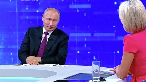 Стоп-кадр трансляции прямой линии президента РФ Владимира Путина