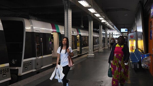 СМИ: в парижском метро уже два месяца ловят 