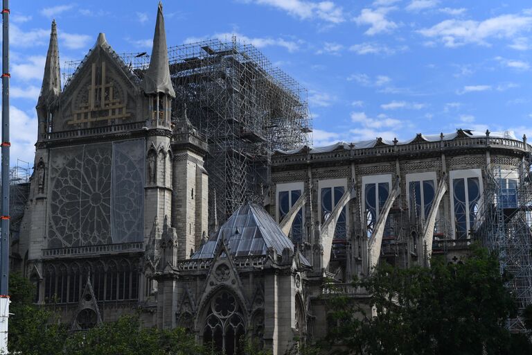 Собор Парижской Богоматери (Notre Dame de Paris) в Париже. В Соборе проводятся восстановительные работы после пожара, случившегося 15 апреля 2019 года