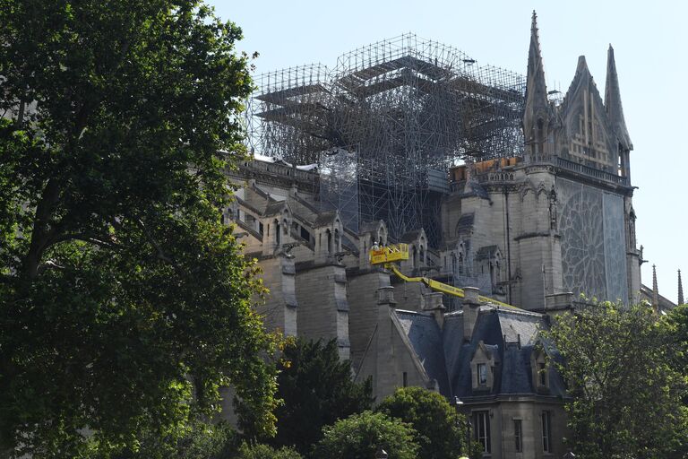 Восстановительные работы Собора Парижской Богоматери (Notre Dame de Paris) после пожара