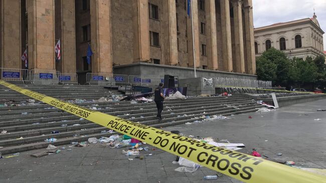 Площадь у здания парламента Грузии в Тбилиси, где ночью прошла акция протеста