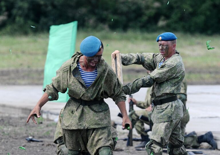 Военнослужащие на сводной тренировке динамического показа боевых возможностей в рамках предстоящего Международного военно-технического форума Армия-2019 в военно-патриотическом парке Патриот 