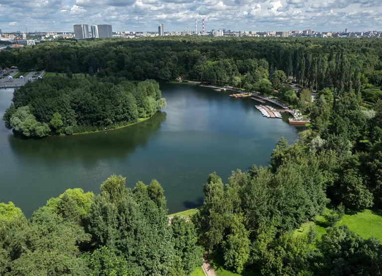 Серебряно-Виноградный пруд в парке Измайлово Серебряно-Виноградный пруд в парке Измайлово
