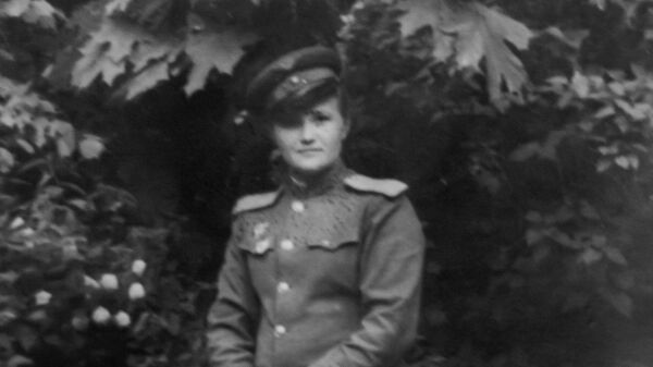 Галина Брок в летной форме, фотография из личного архива войны Галины Брок-Бельцовой