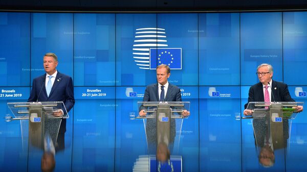 Президент Румынии Клаус Йоханнис, председатель Европейского совета Дональд Туск и председатель Европейской комиссии Жан-Клод Юнкер (слева направо) на саммите ЕС в Брюсселе. 21 июня 2019
