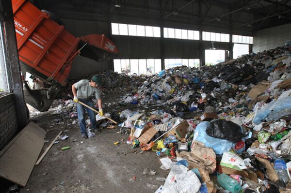 Около 75% бытового мусора Петербурга собирается неправильно - экологи