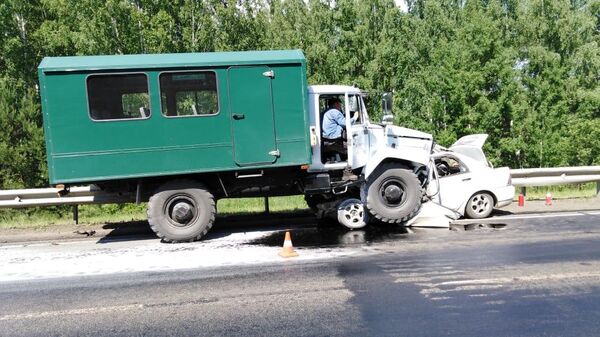 ДТП на 1080 км трассы Р255 Сибирь с грузовиком и двумя легковыми автомобилями. 22 июня 2019