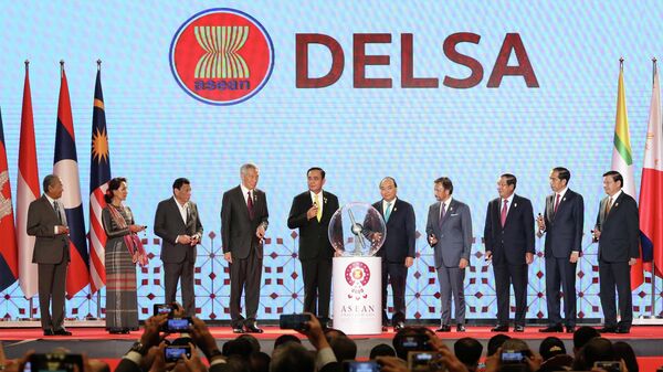 Лидеры десяти стран-членов Ассоциации государств Юго-Восточной Азии сцене во время церемонии открытия 34-го саммита АСЕАН в отеле Athenee в Бангкоке, Таиланд. 23 июня 2019 