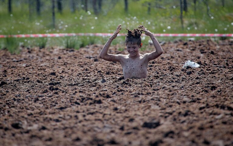 Болотный футбол в пригороде Петербурга