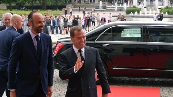 Председатель правительства РФ Дмитрий Медведев и премьер-министр Франции Эдуар Филипп во время встречи в Гавре