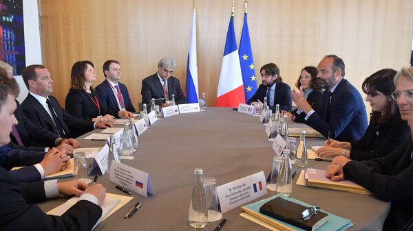 LIVE: Пресс-конференция премьер-министров России и Франции